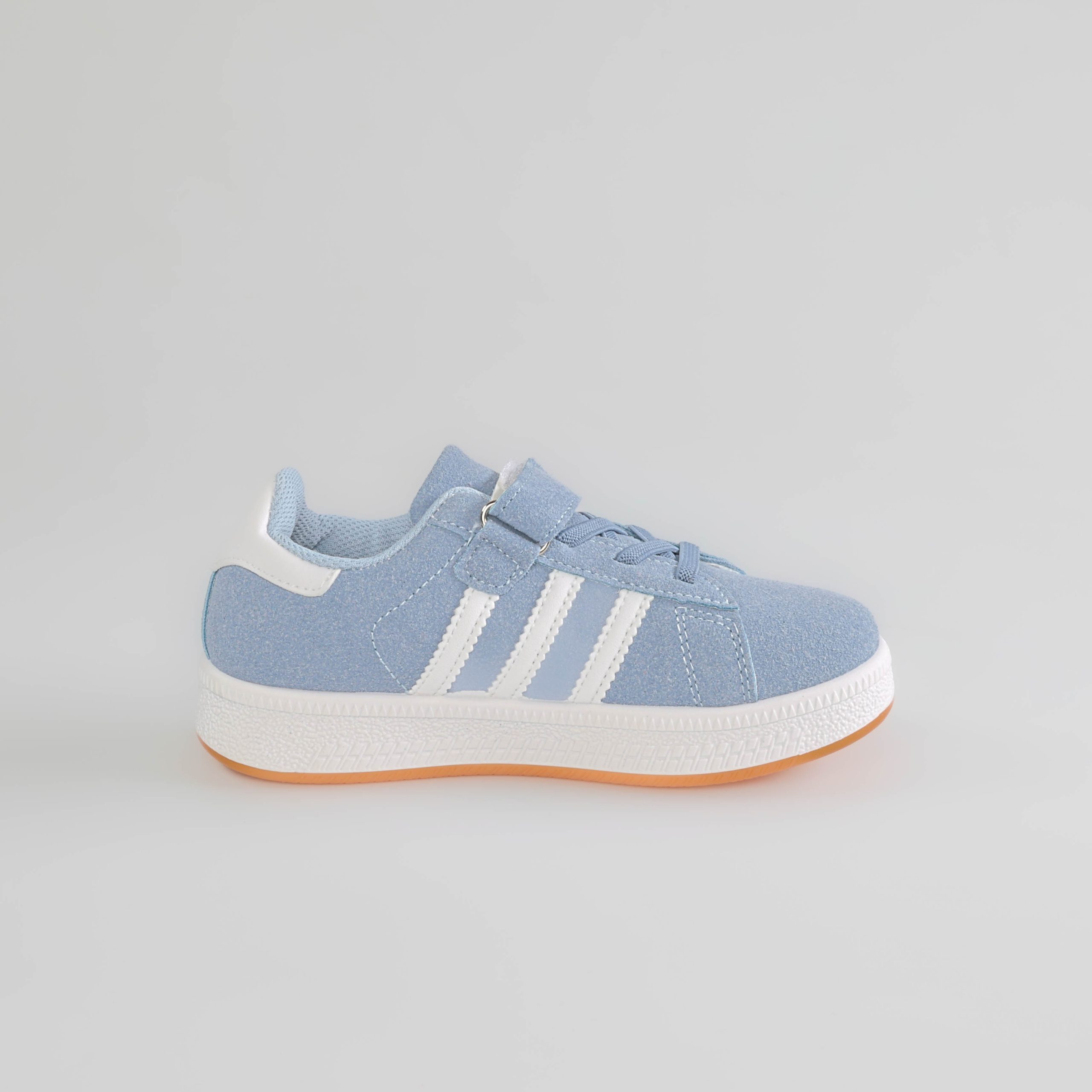 JOVAN – Baskets Enfants en Bleu.