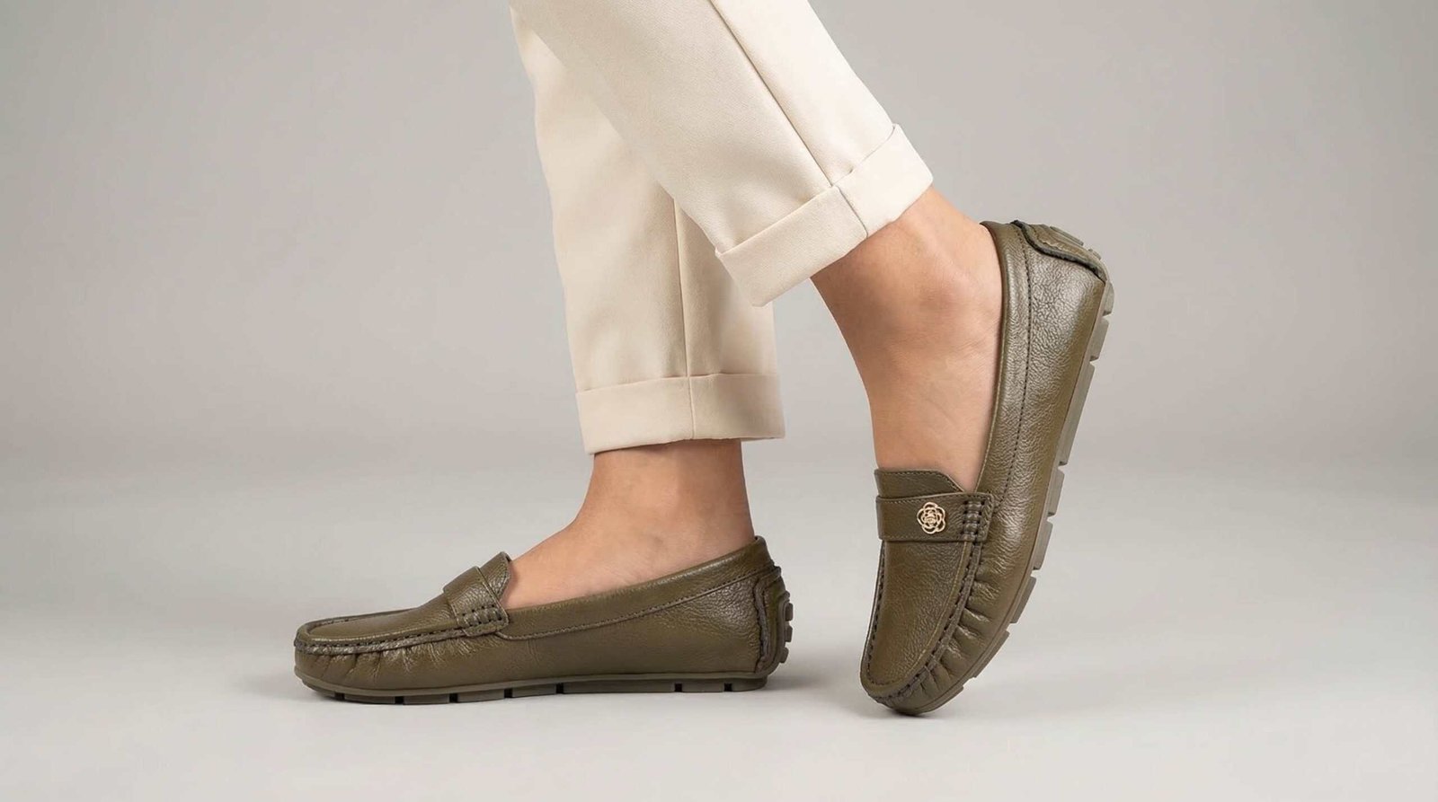 Flower – Mocassins Femmes en Olive.