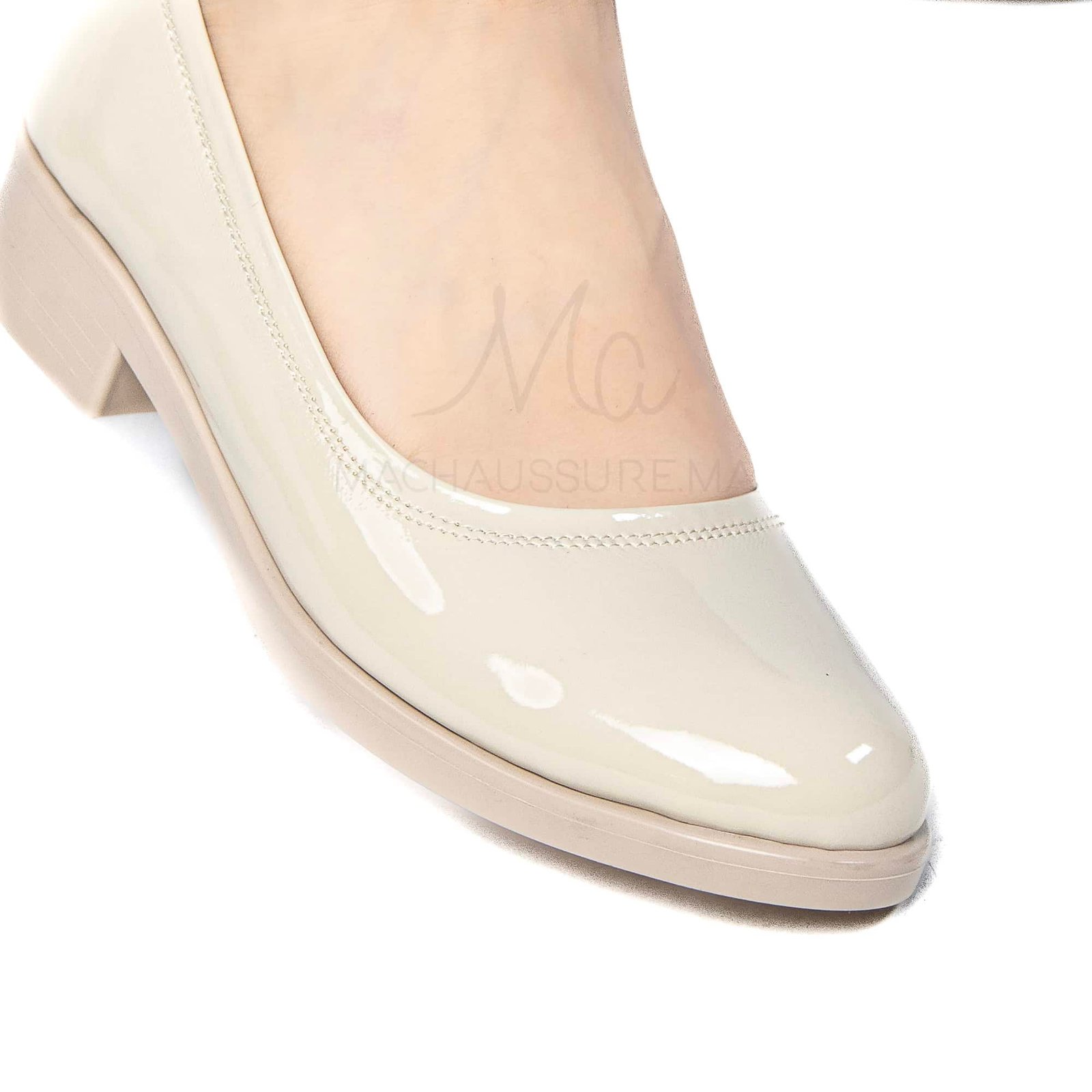 Manon – Mocassins Femmes en Vernis Beige.