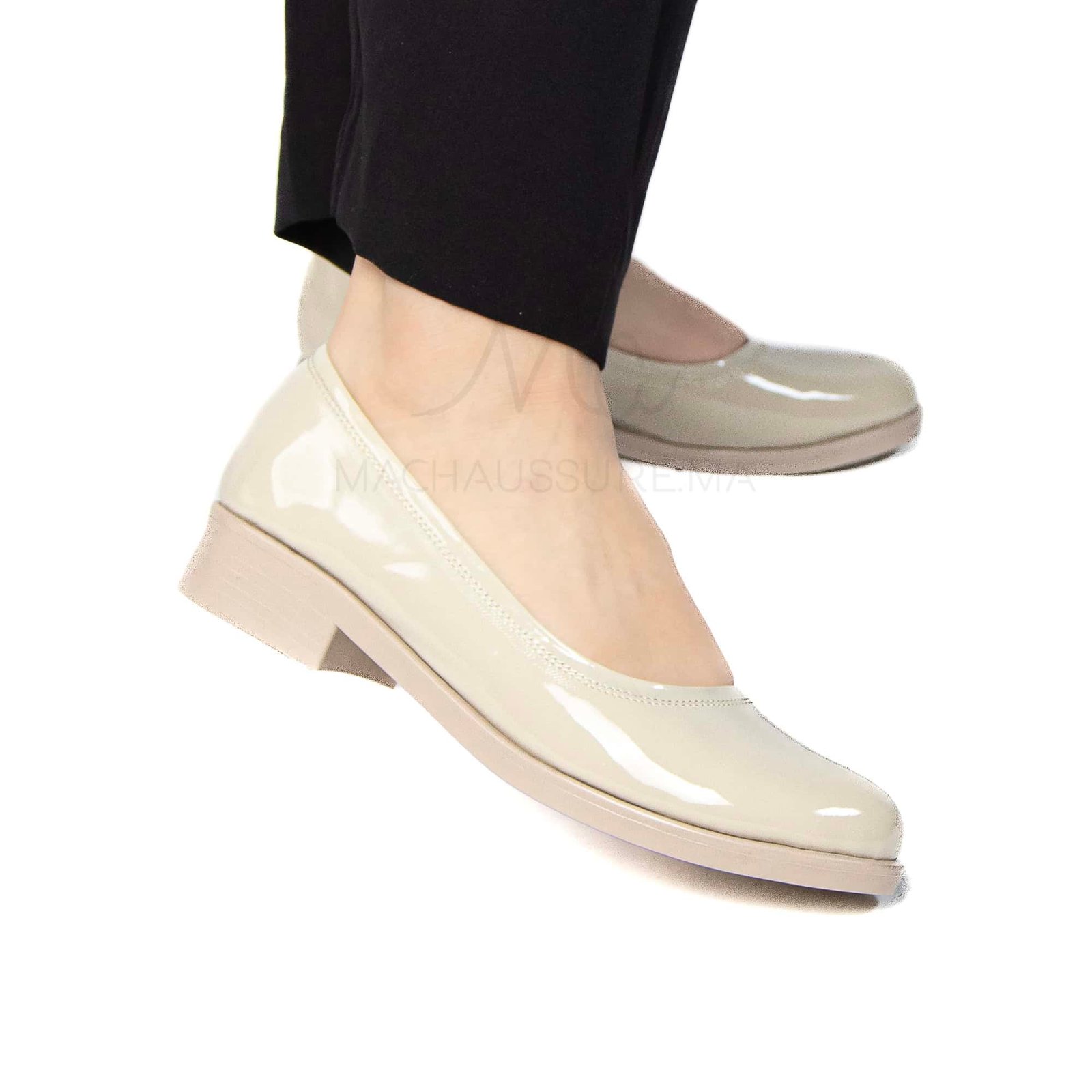 Manon – Mocassins Femmes en Vernis Beige.