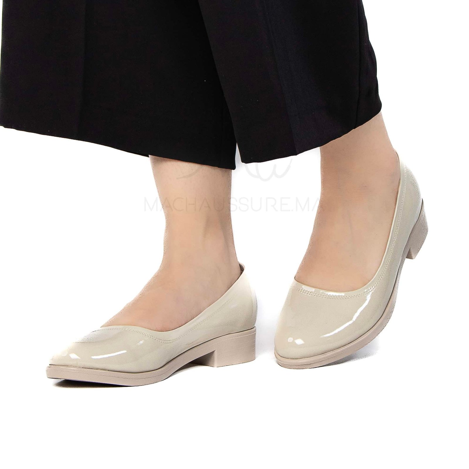 Manon – Mocassins Femmes en Vernis Beige.