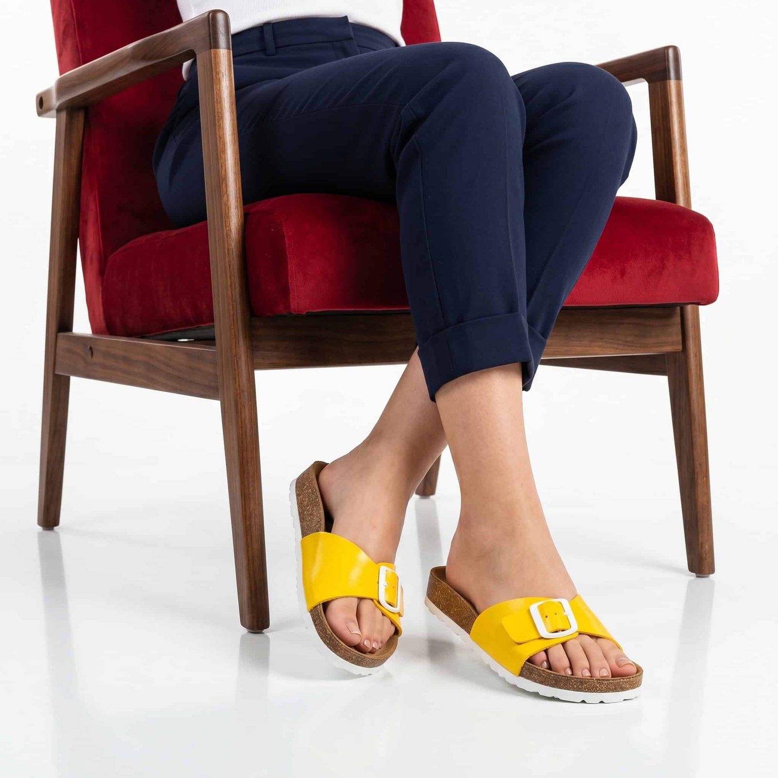 Big Buckle – Sandale plate en Jaune.