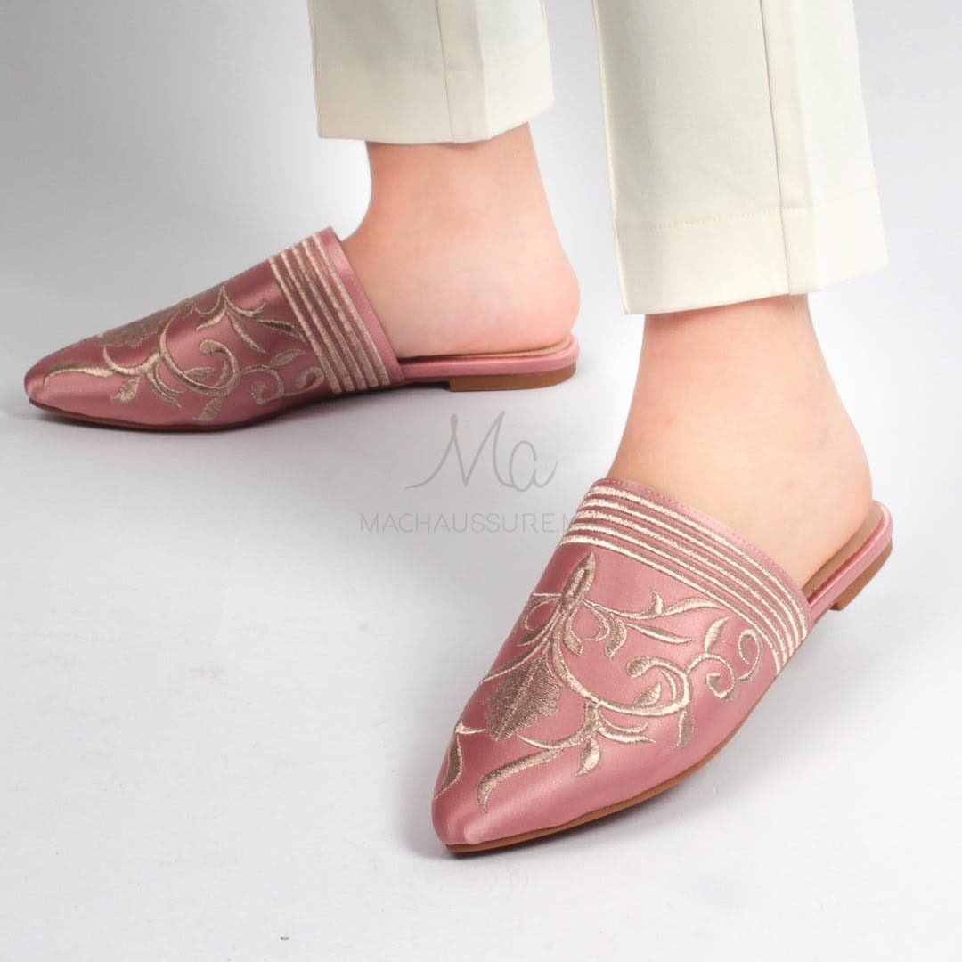 Mules en rose.