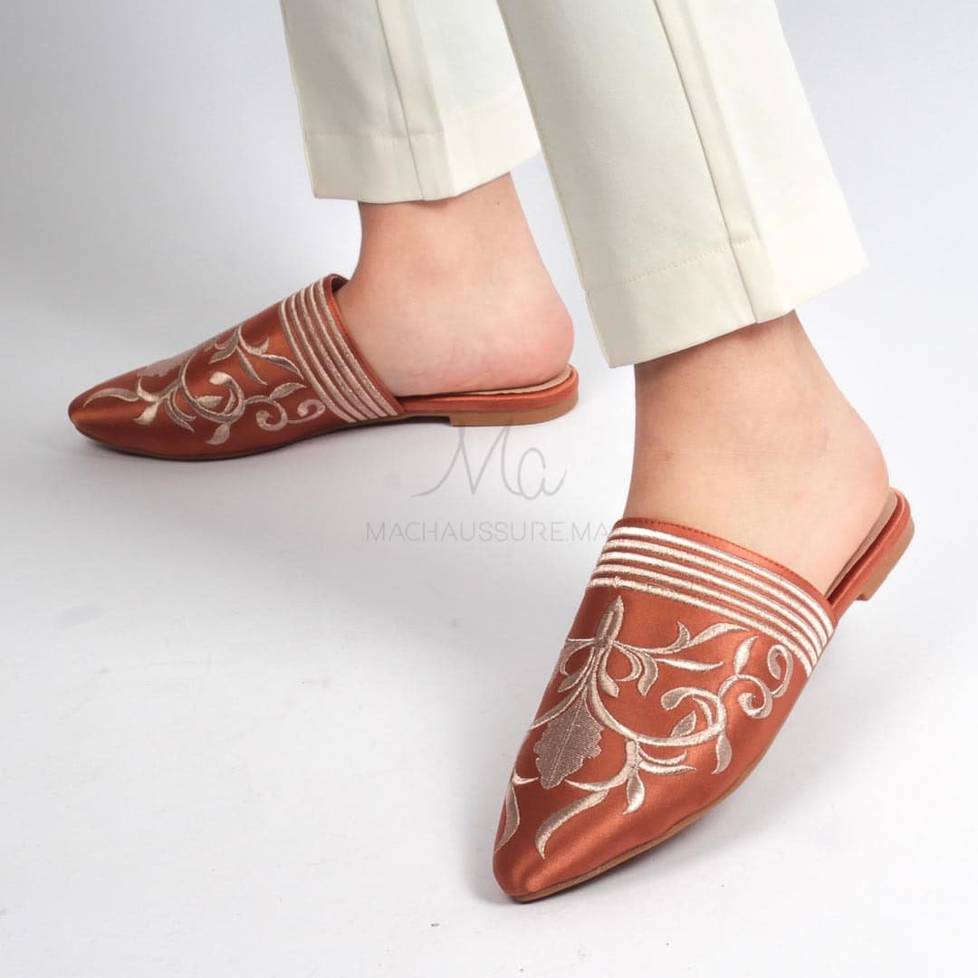 Mules en tabac.