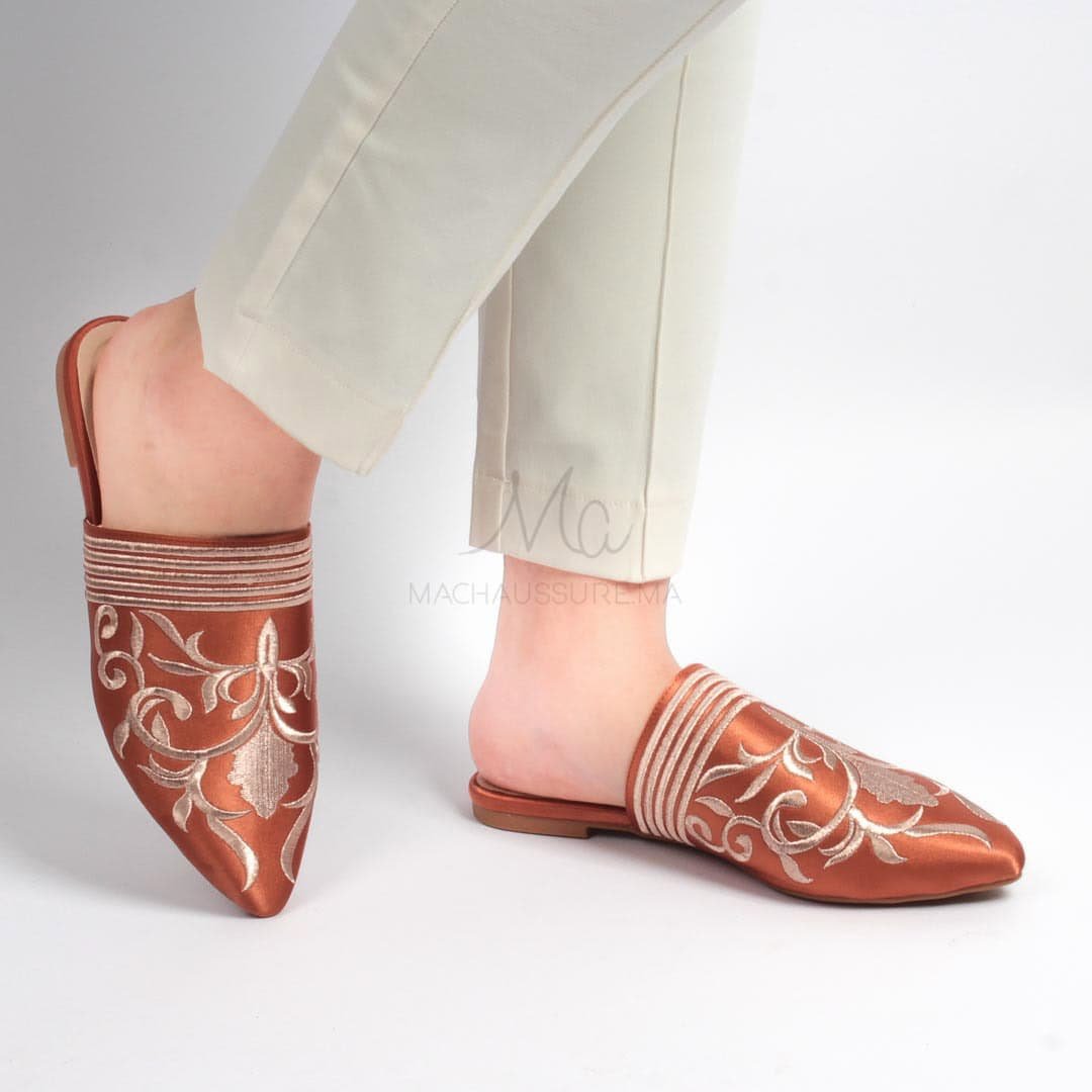 Mules en tabac.