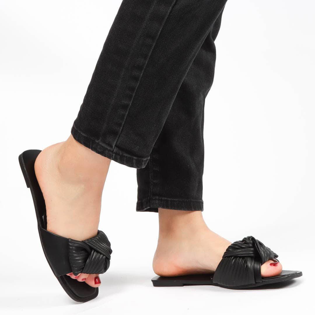 Ailes – Sandales plates en Noir.