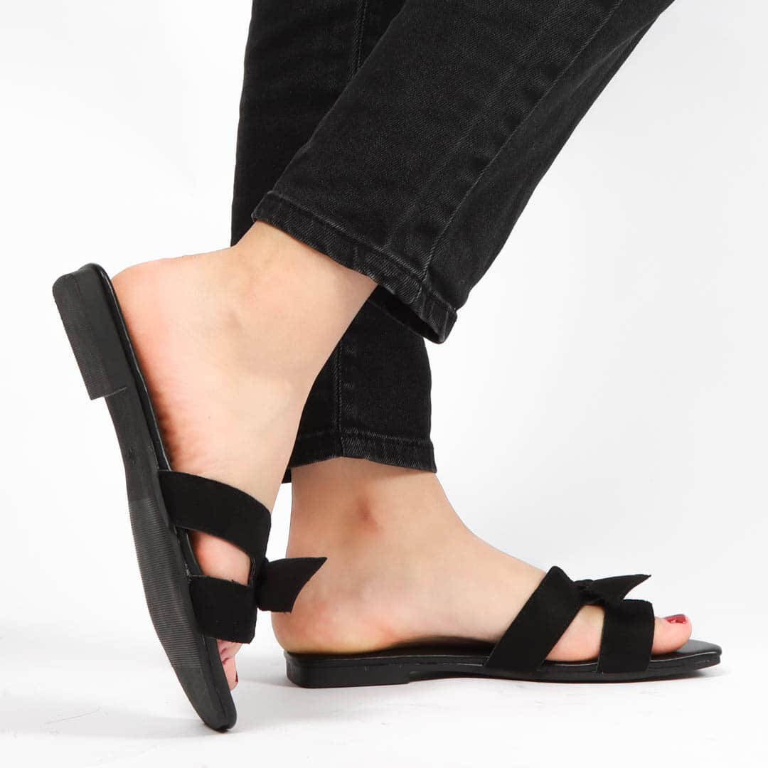 Achria – Sandales plates en Noir.