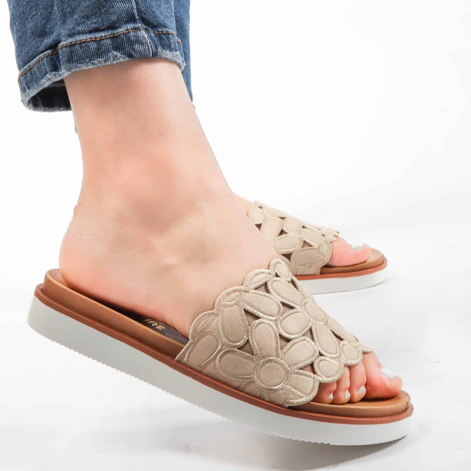 Barney – Sandales compensées en Beige.