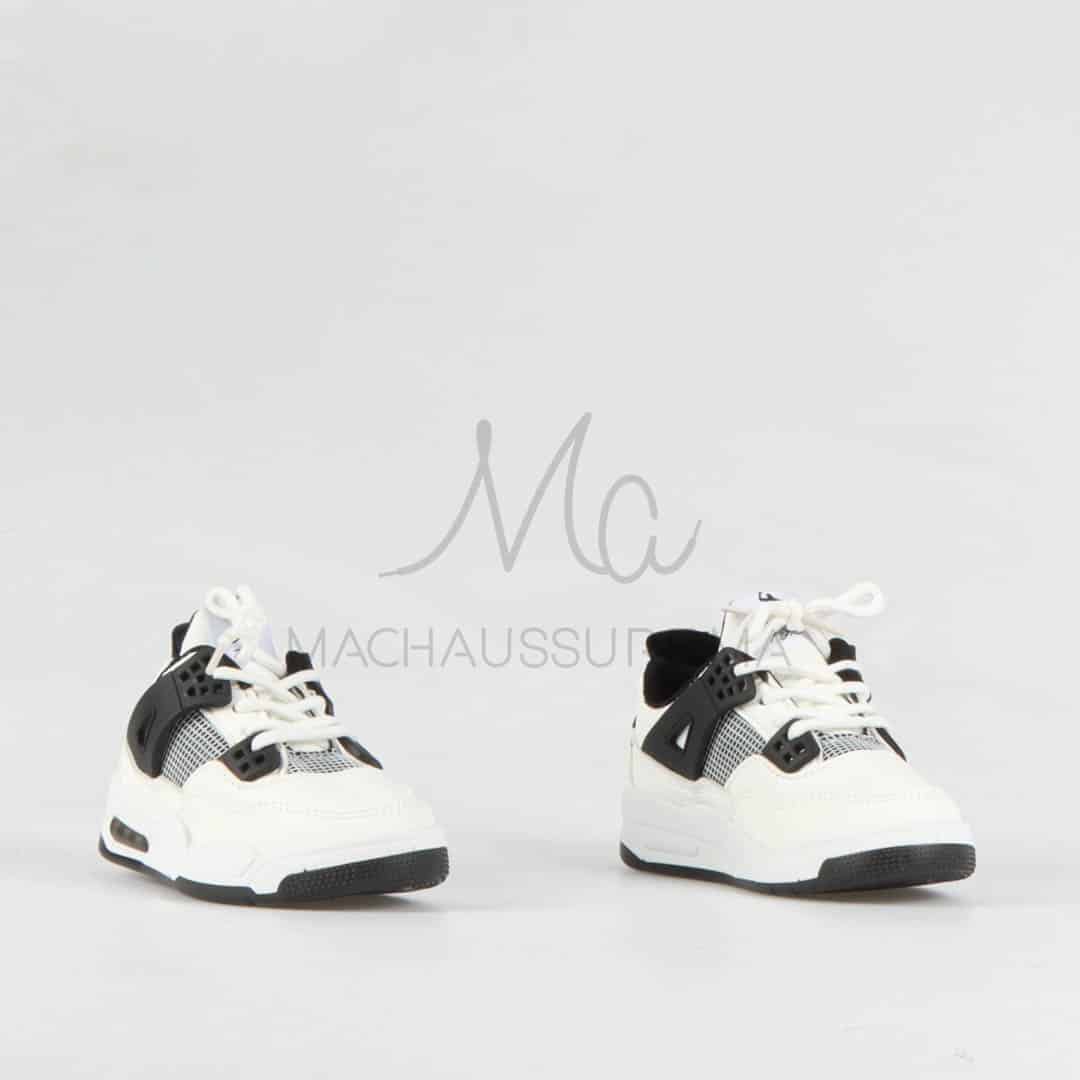 Compé– Baskets enfants en Noir et Blanc.