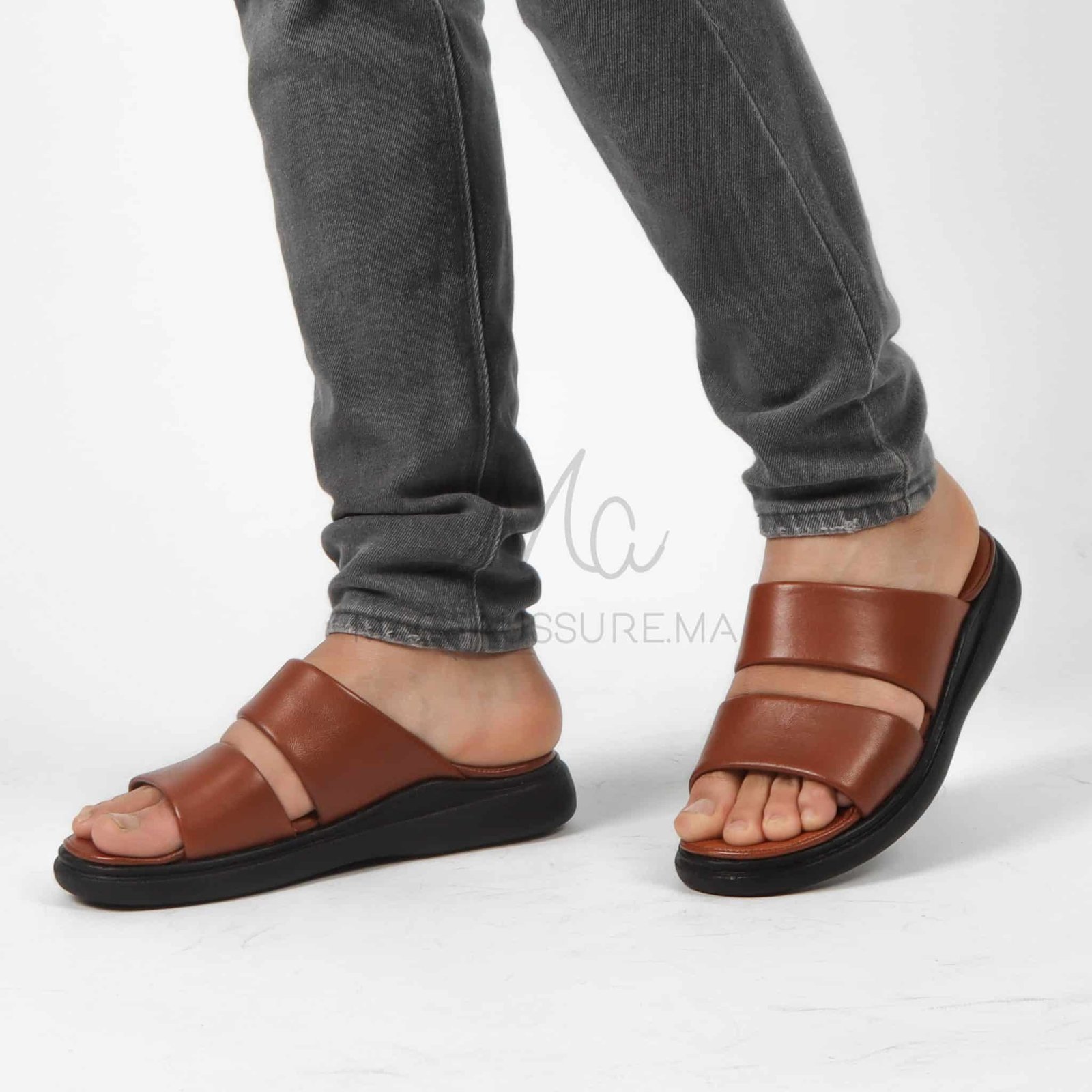 WESTSIDER Sandales et tongs en Cuir Tabacfonce foncé.