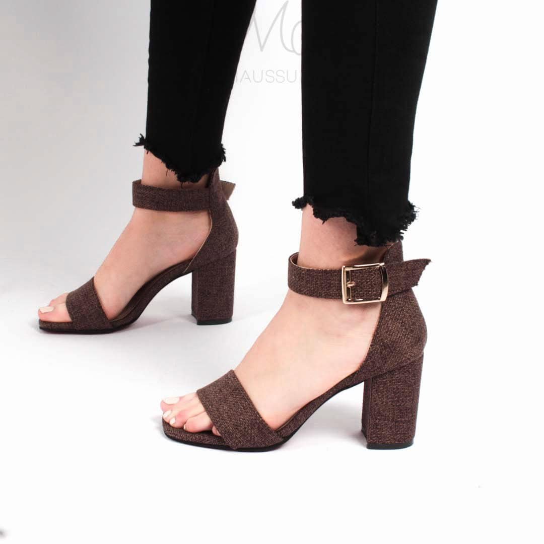 Sandales à talon en Marron.