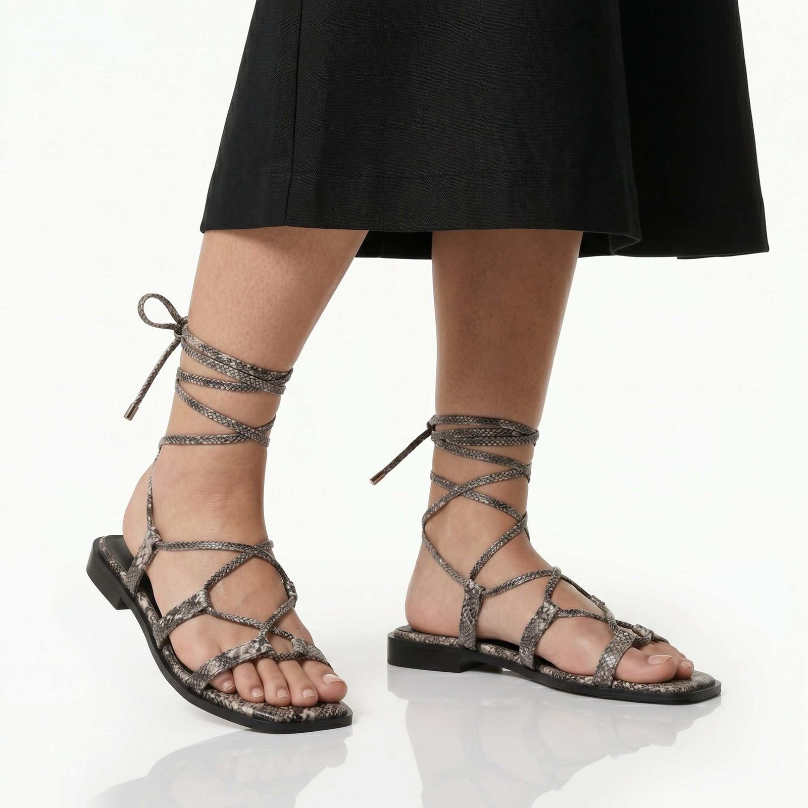 THERESA - Sandales plates en Noir.