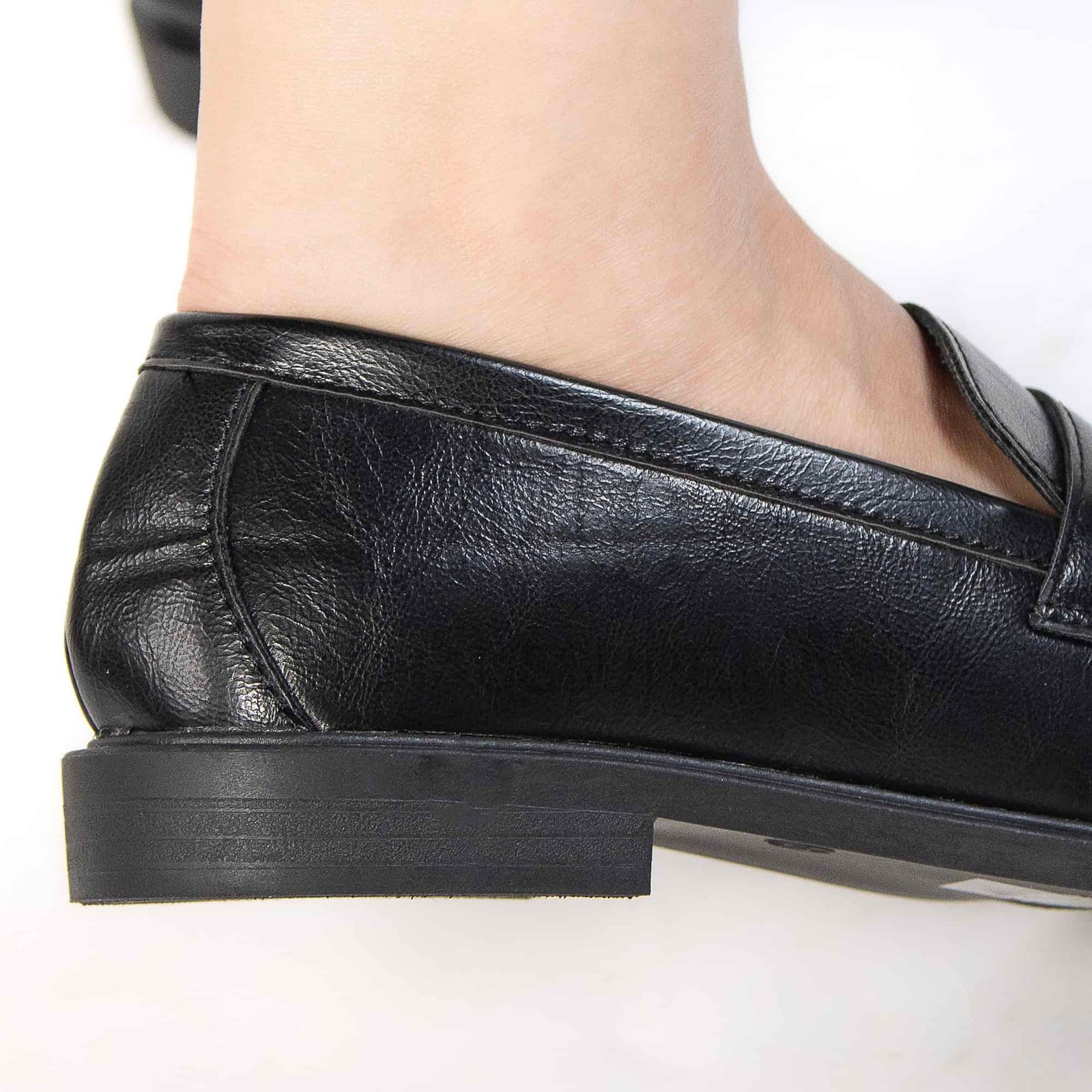 Elin – Derbies Femmes en Noir.