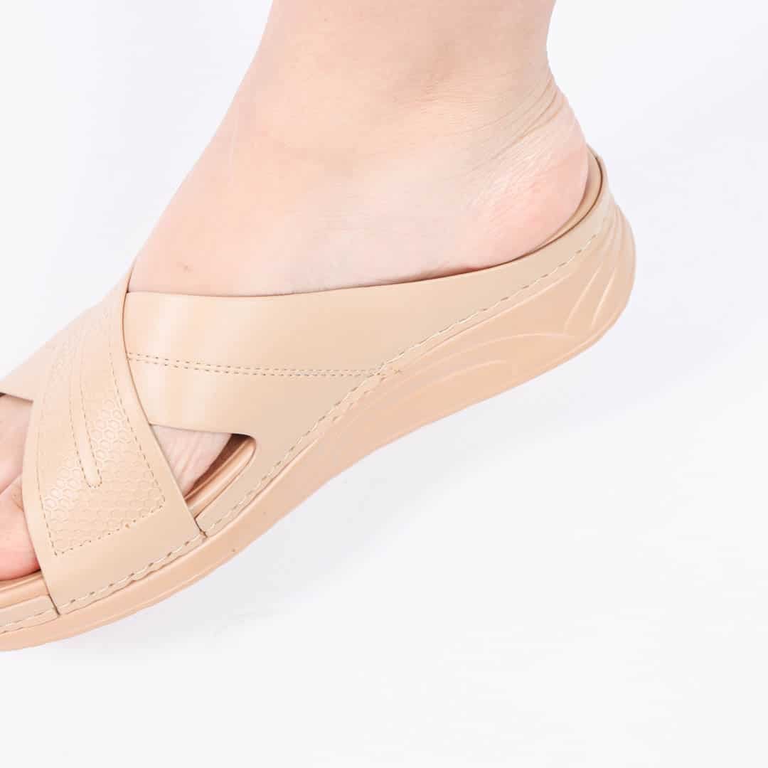 ORLA - Sandales plates confortables en Beige.