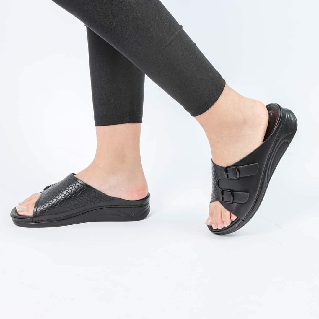 SOFTY - Sandales plates confortables en Noir.