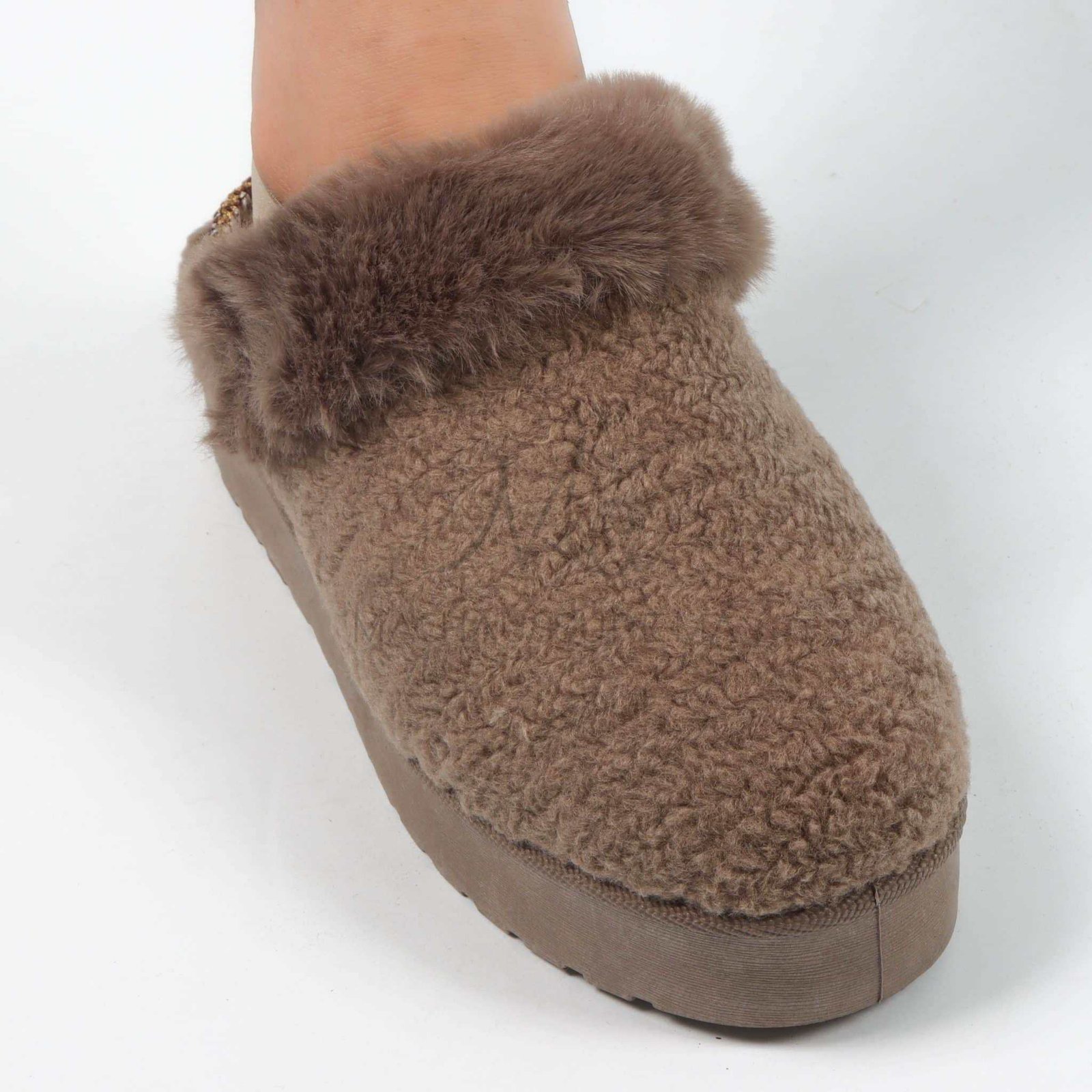 Pantoufles femmes en Kaki.