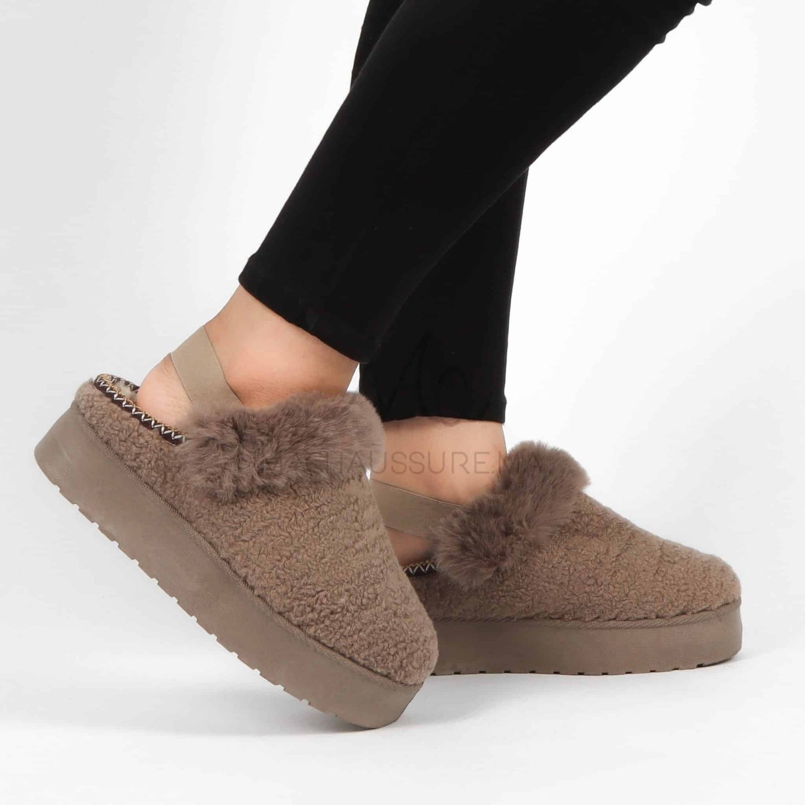 Pantoufles femmes en Kaki.