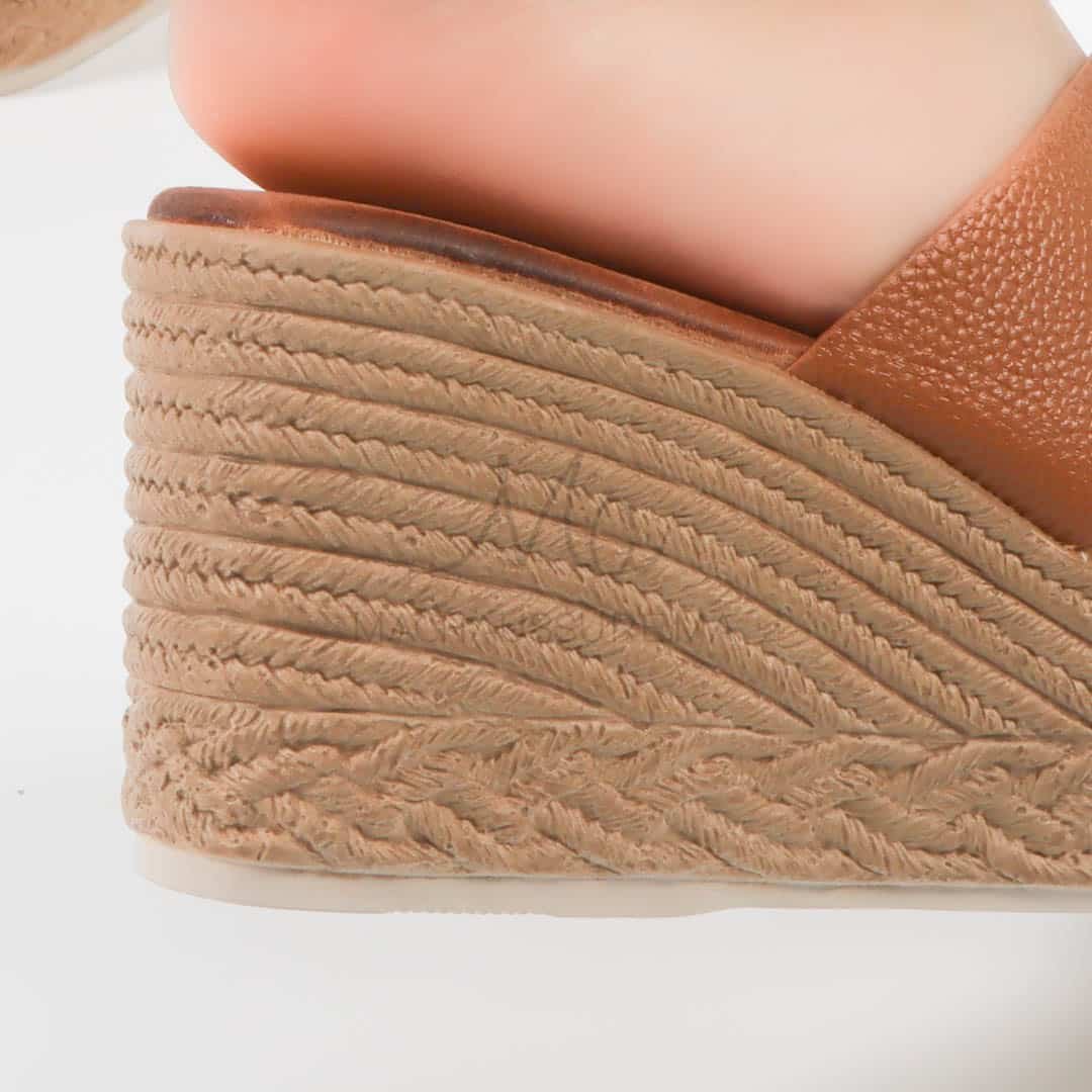 Emeraude - Sandales compensées en Tabac.