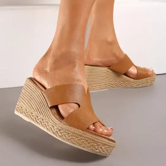 Emeraude - Sandales compensées en Tabac.