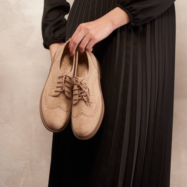 Ania - Derbies Femmes en Kaki.