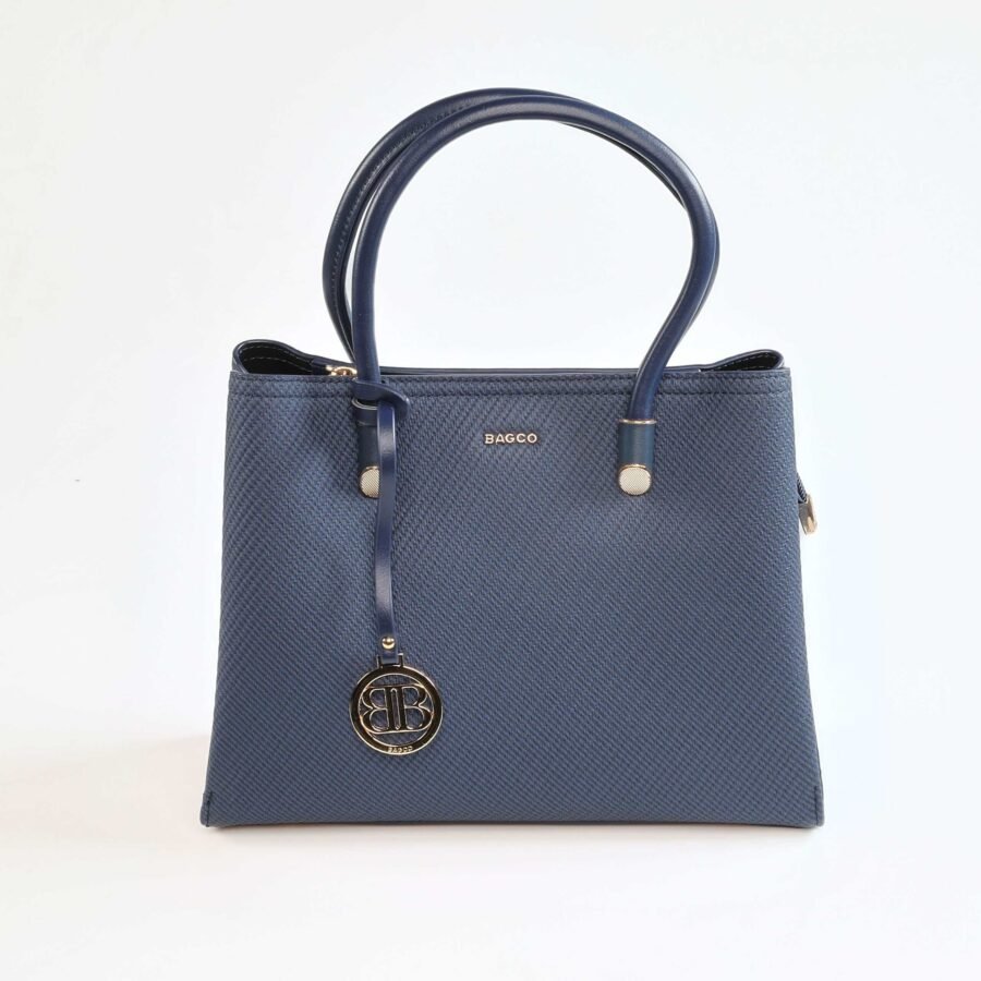 Sac à main en cuir bleu avec logo métallique, parfait pour un style chic et moderne..