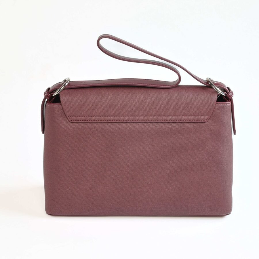 Sac à main en cuir rose, élégant et pratique, parfait pour compléter votre look quotidien ou pour de..