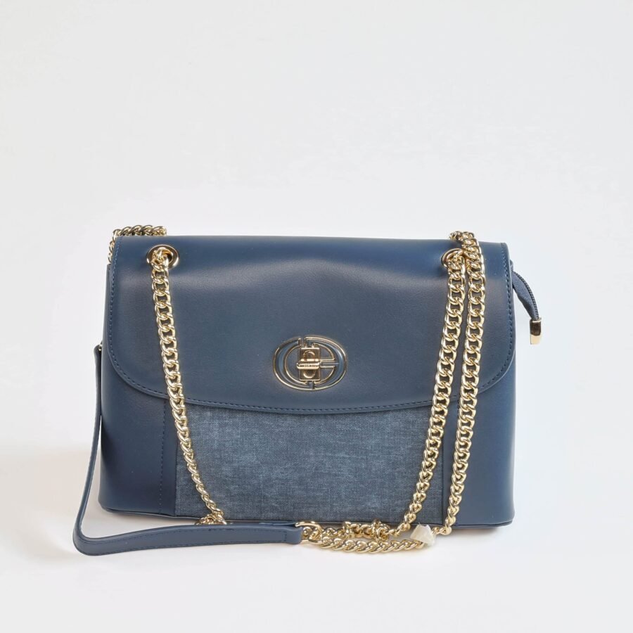 Sac à main en cuir bleu avec chaîne dorée, élégant et tendance..