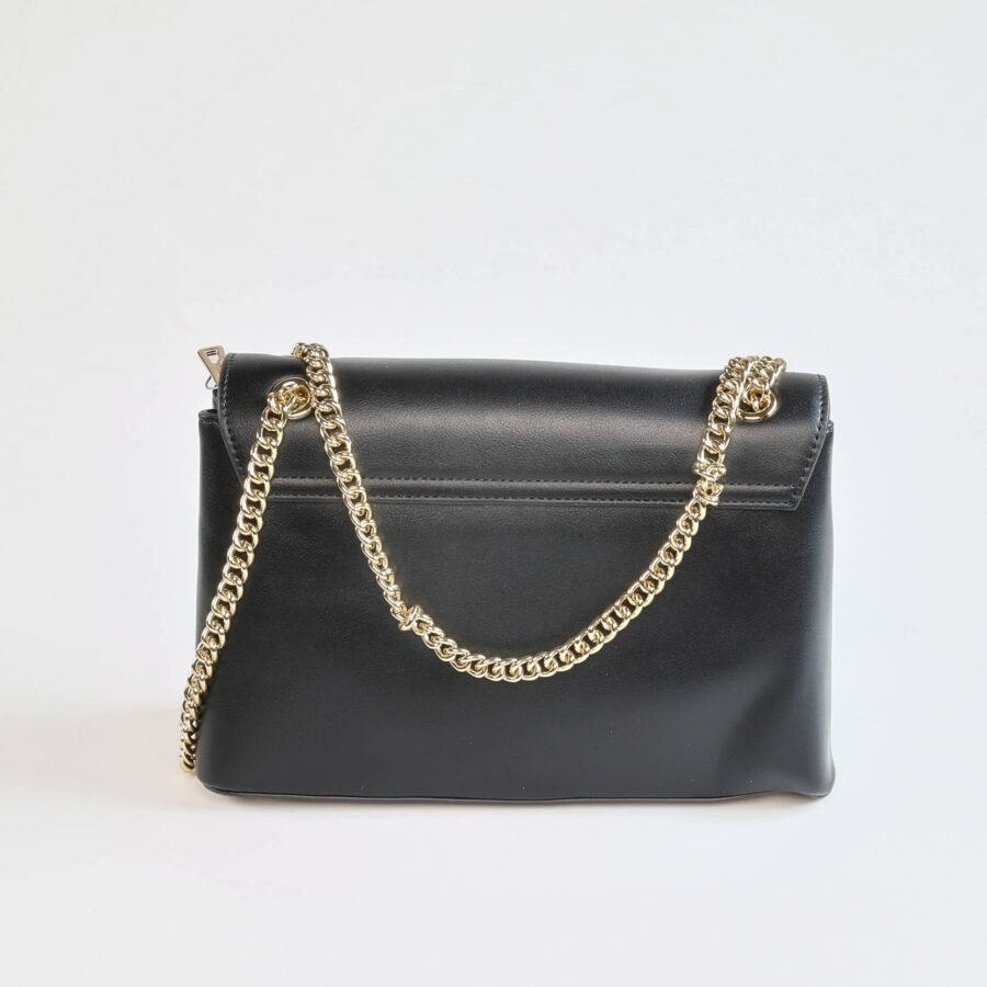 Sac à main en cuir noir avec chaîne dorée, accessoire chic et tendance pour toutes occasions..