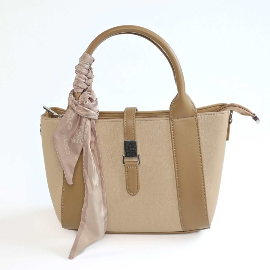 Sac à main beige avec foulard en satin, élégant et tendance..