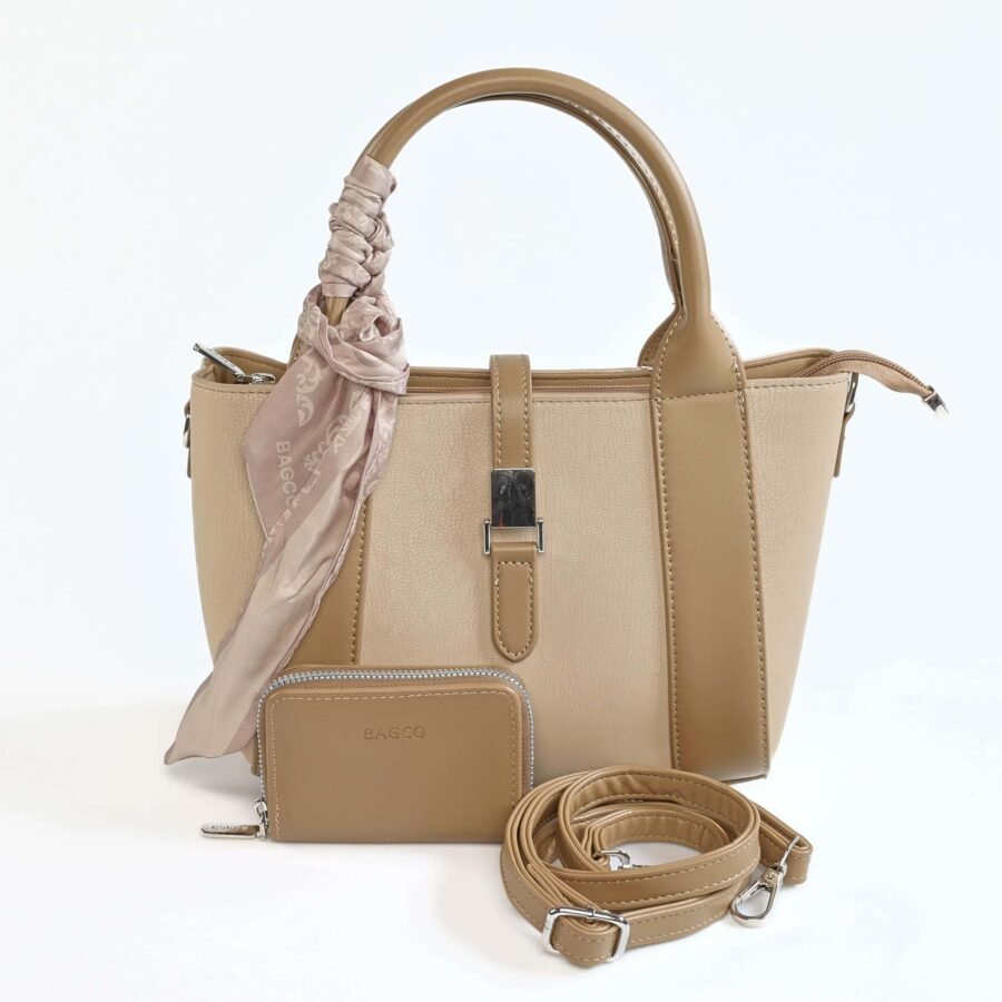 Sac à main beige élégant avec bandoulière et porte-monnaie assorti, parfait pour un style chic et pr..