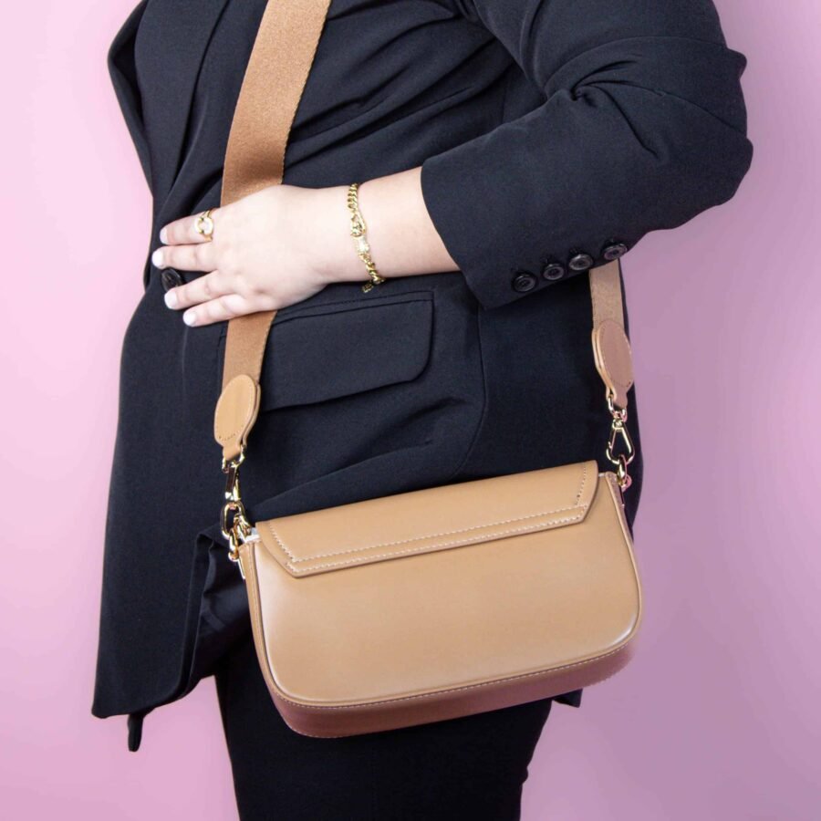 Roisin – Sac à main en Camel.