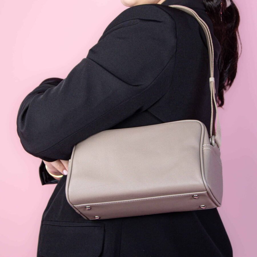Diora – Sac à main en Taupe.