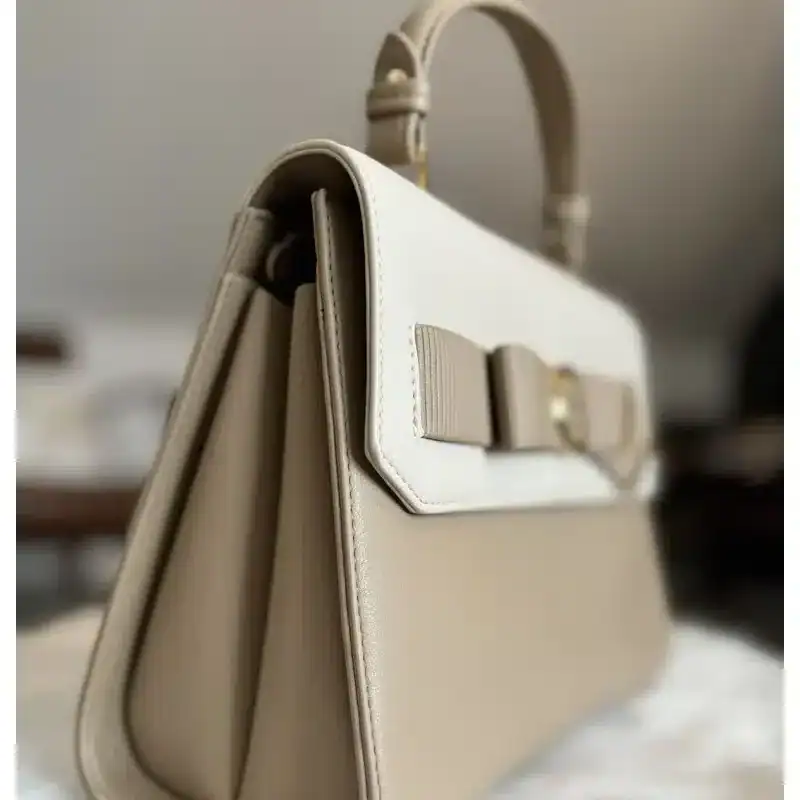 Pulse– Sac à main en Kaki-Beige.