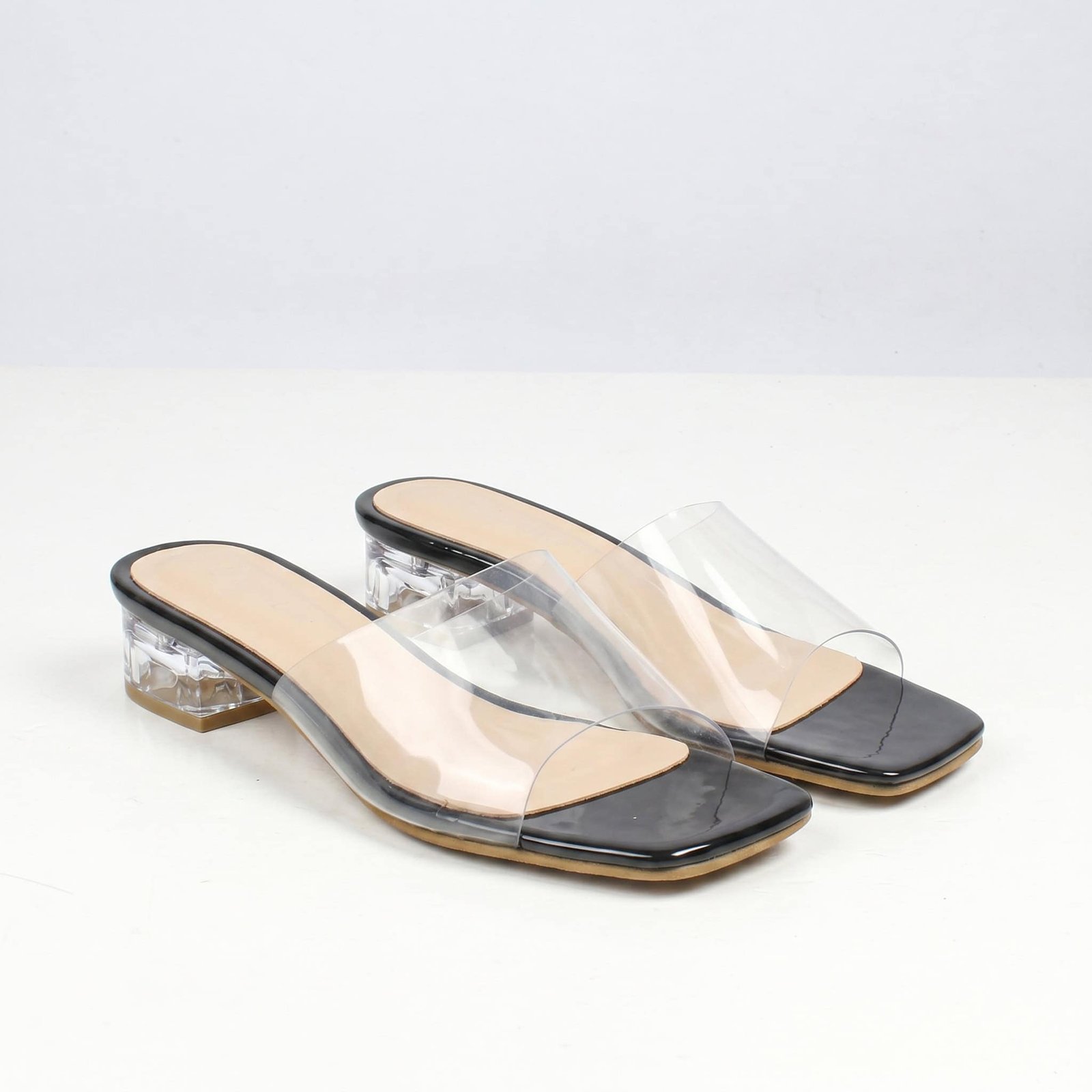 Crystal - Sandales Plates en Noir.