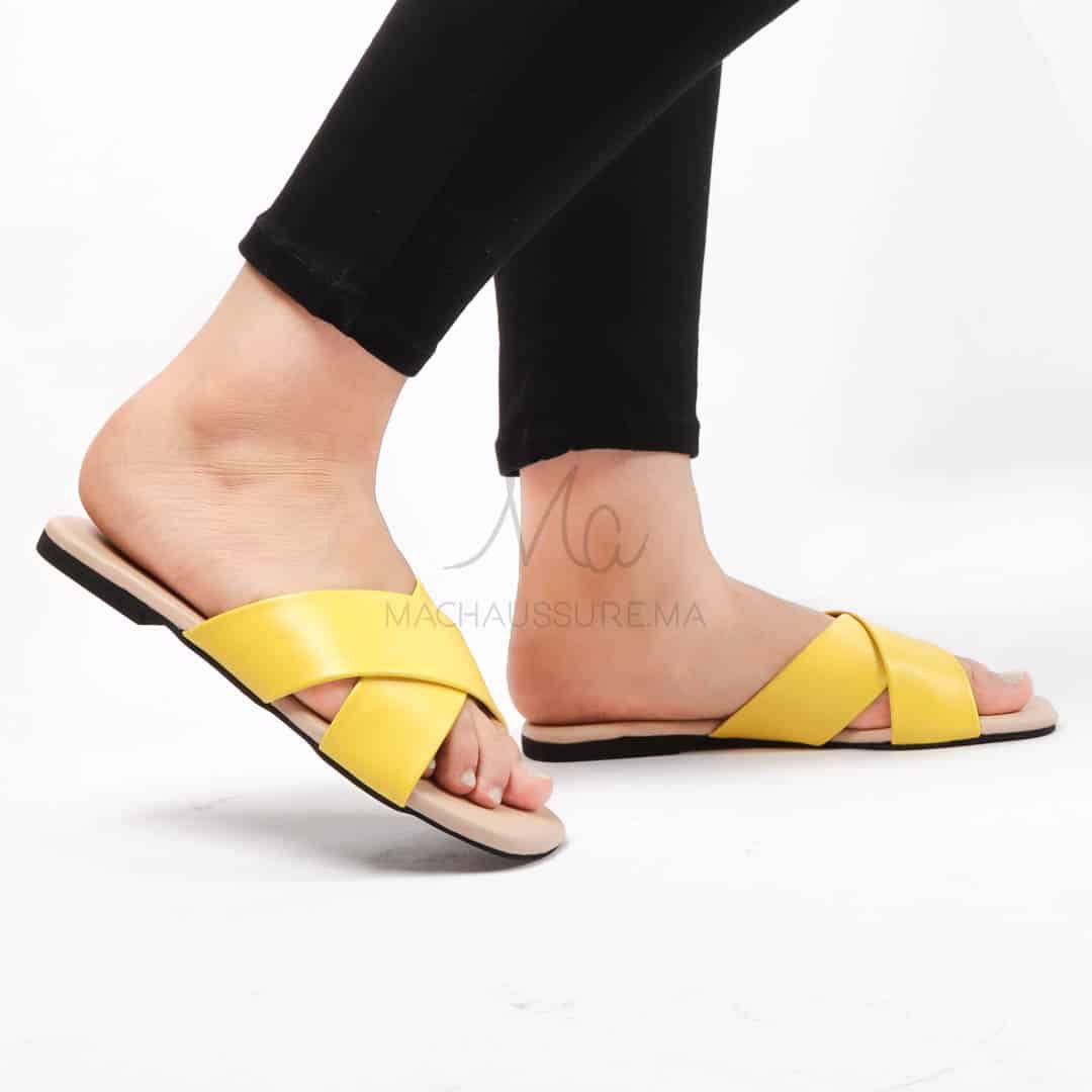 SOFY – Sandales plates en Jaune.
