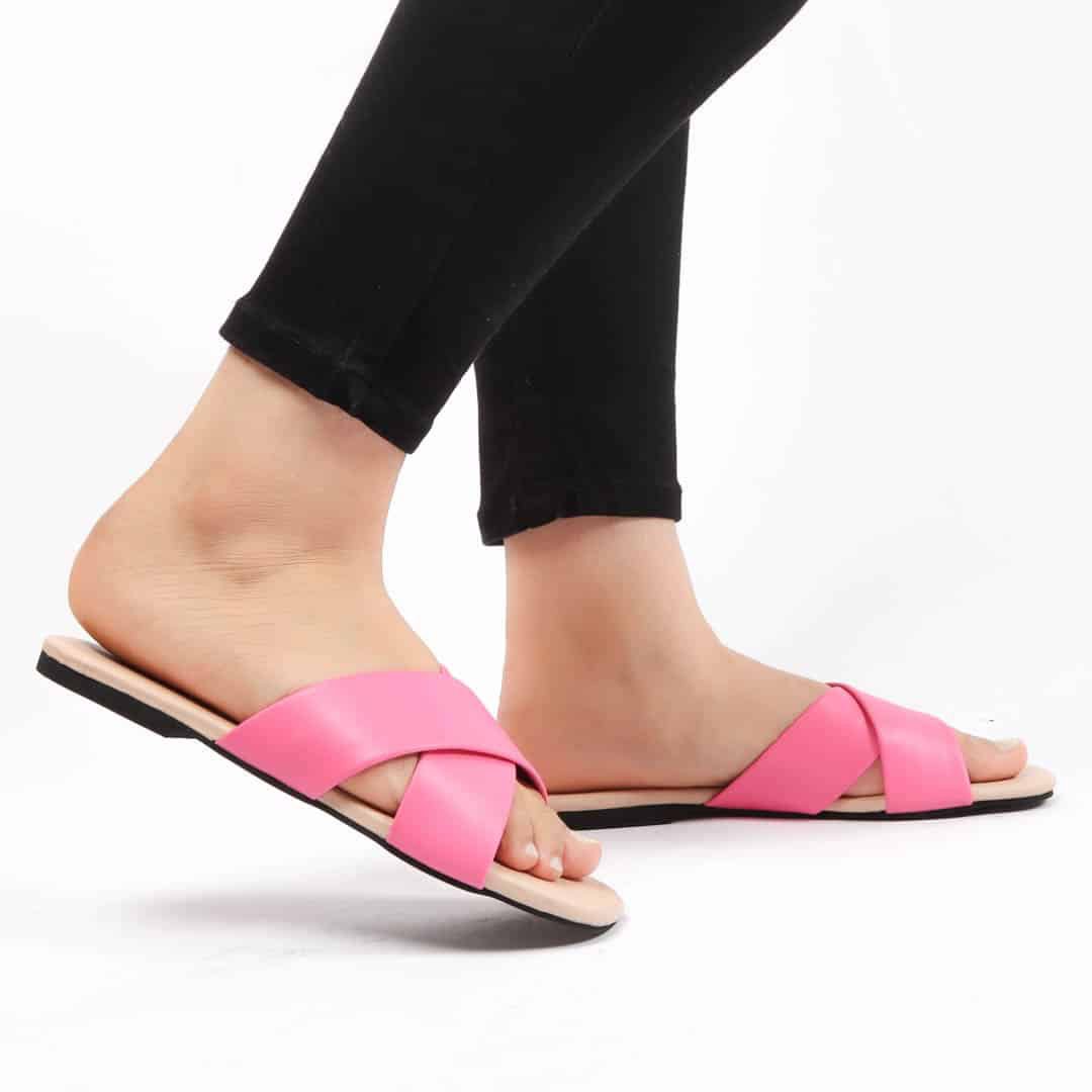 SOFY – Sandales plates en Rose.