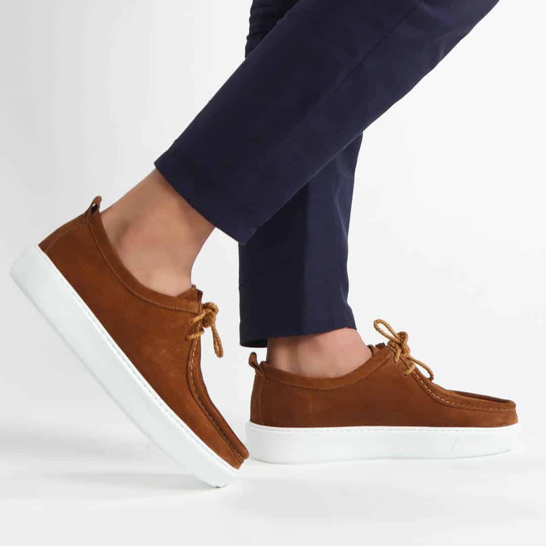 AMER - Chaussures à lacets pour Hommes 100% Cuir en Tabac.
