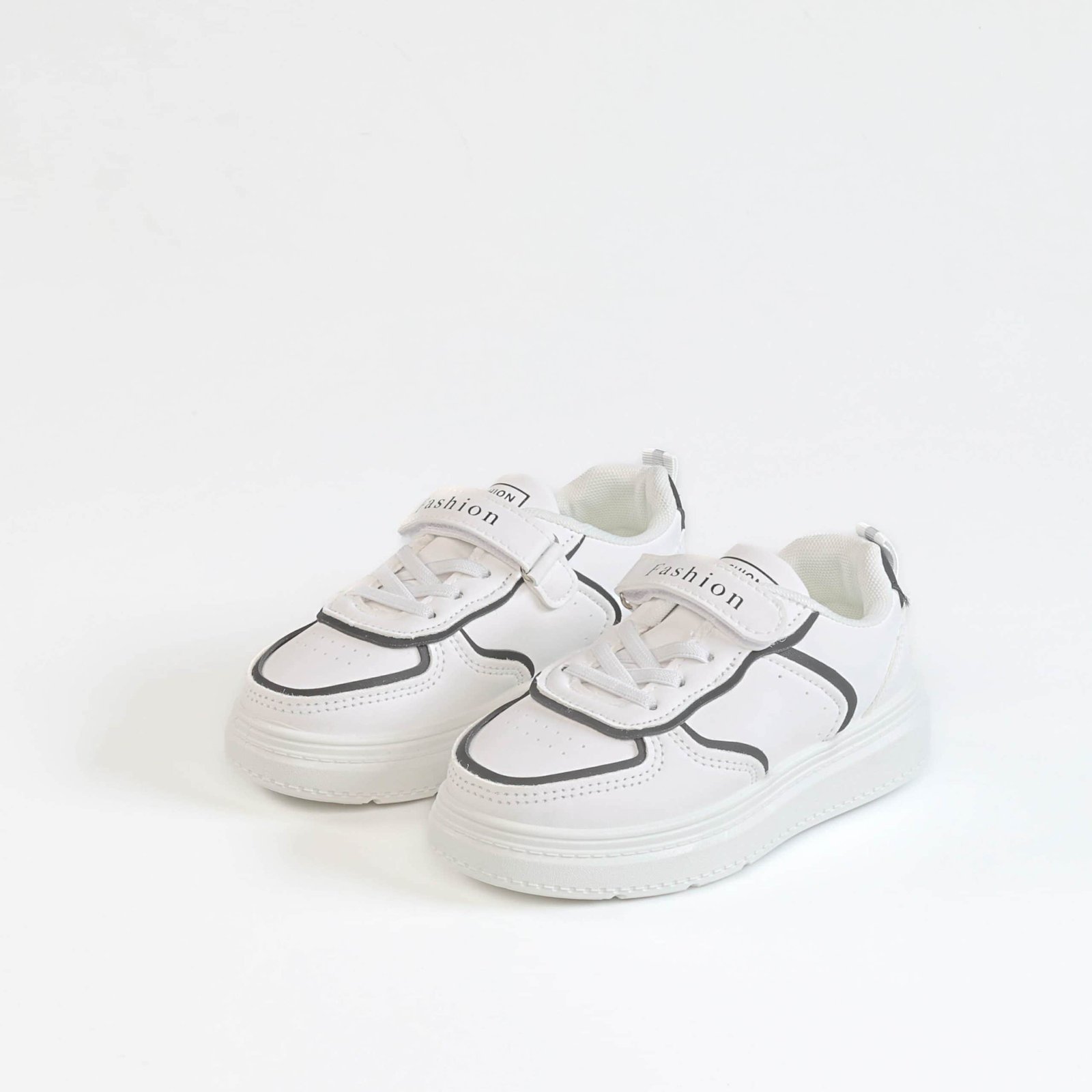 WARIS – Baskets enfants en Noir.