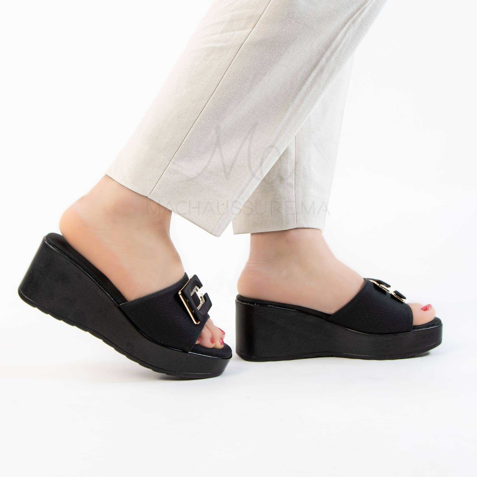 Kaysa – Sandales compensées confortables en Noir.