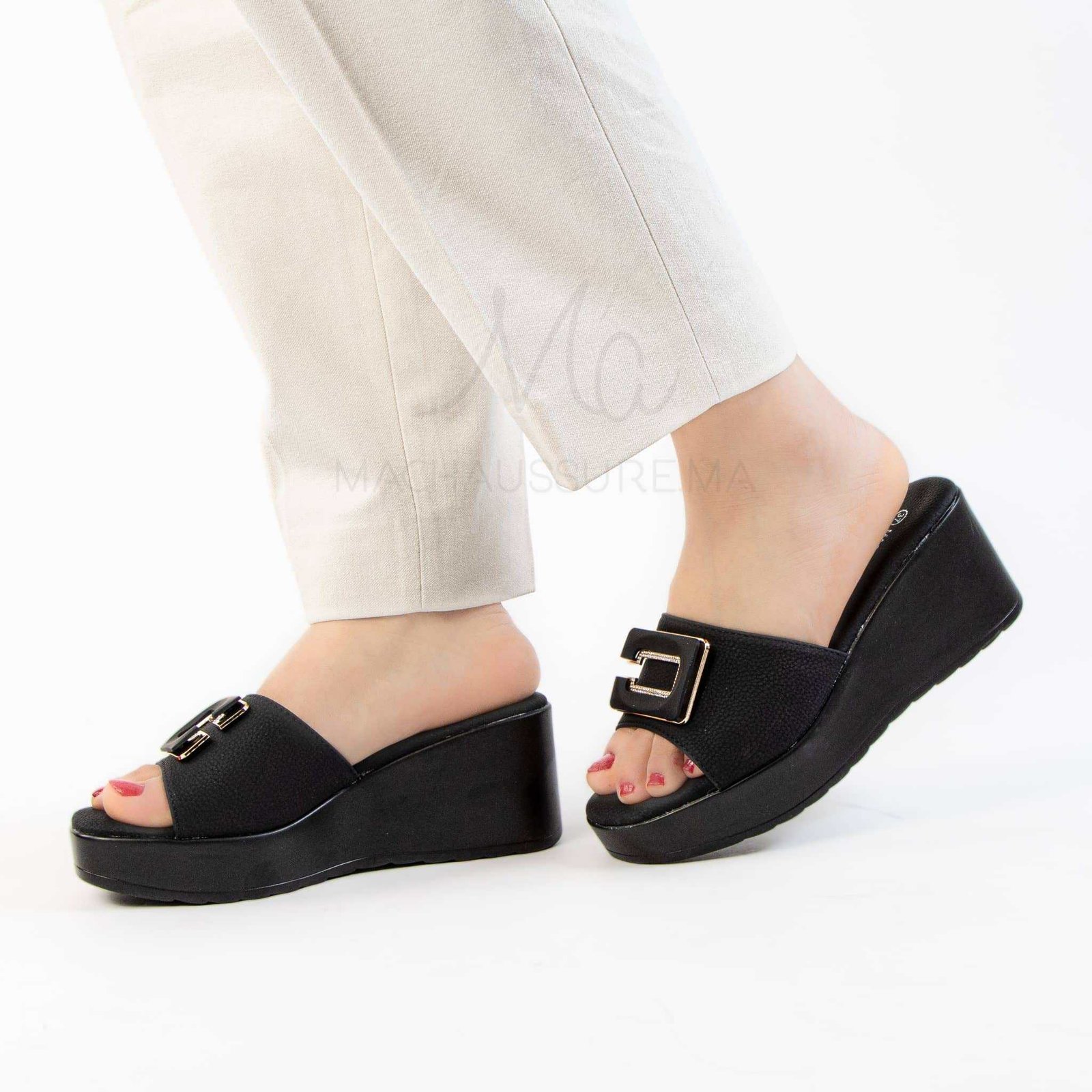 Kaysa – Sandales compensées confortables en Noir.