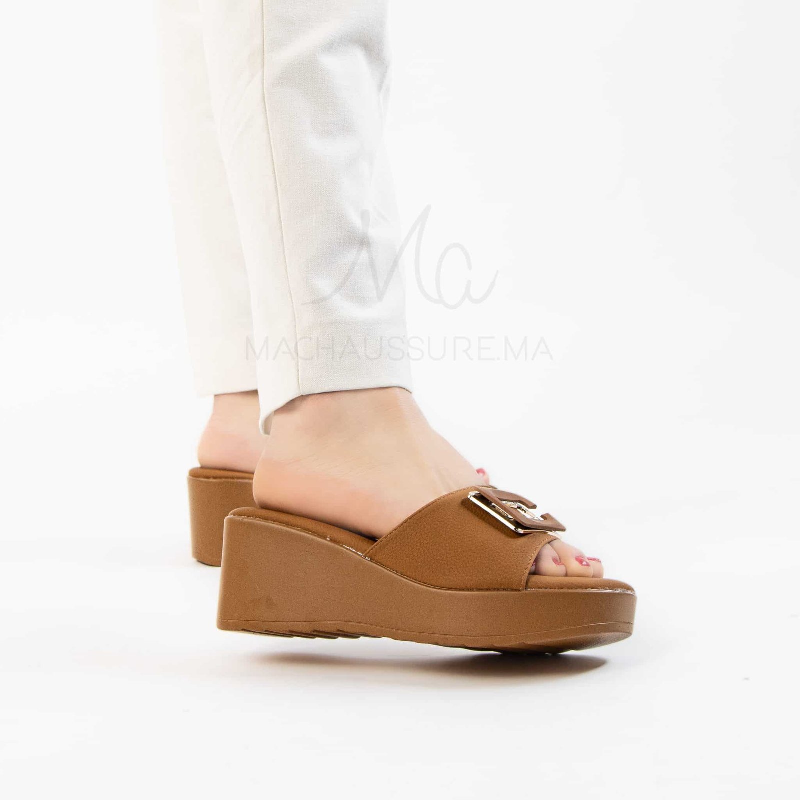 Kaysa – Sandales compensées confortables en Tabac.