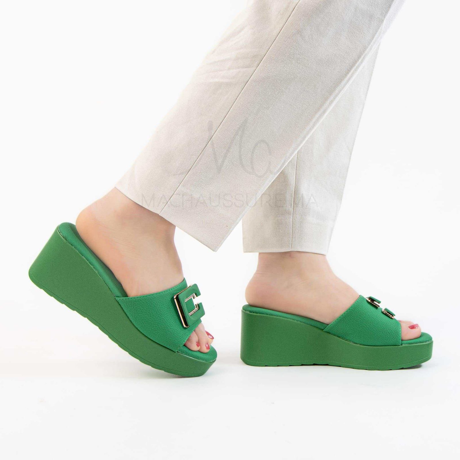 Kaysa – Sandales compensées confortables en Vert.