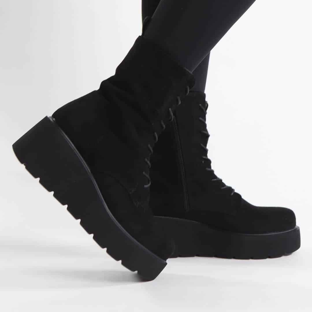 Soraya – Bottines compensées en Noir.
