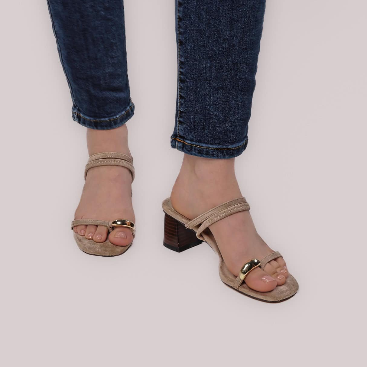 JUIDETTE – Sandales demi talon en Beige.