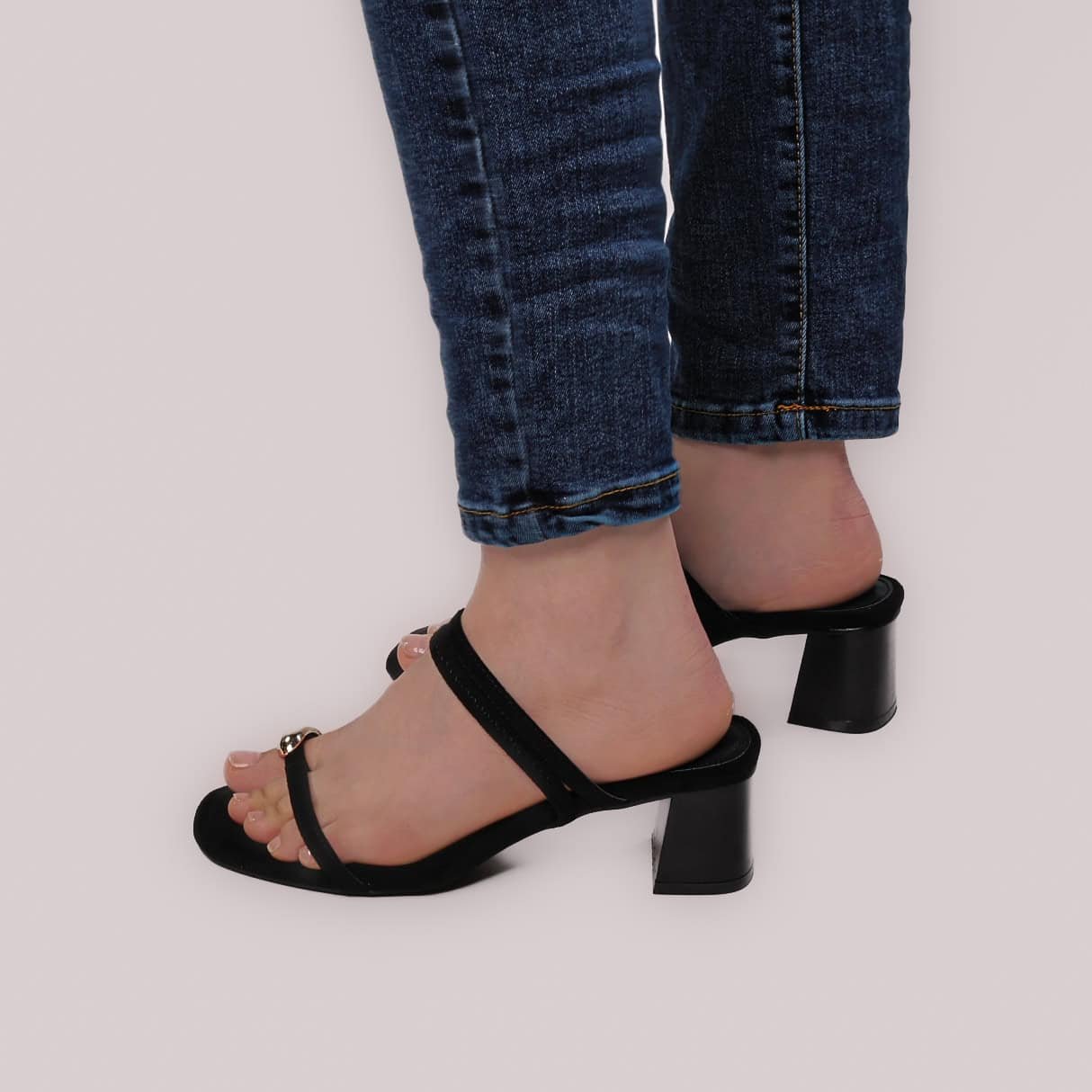 JUIDETTE – Sandales demi talon en Noir.