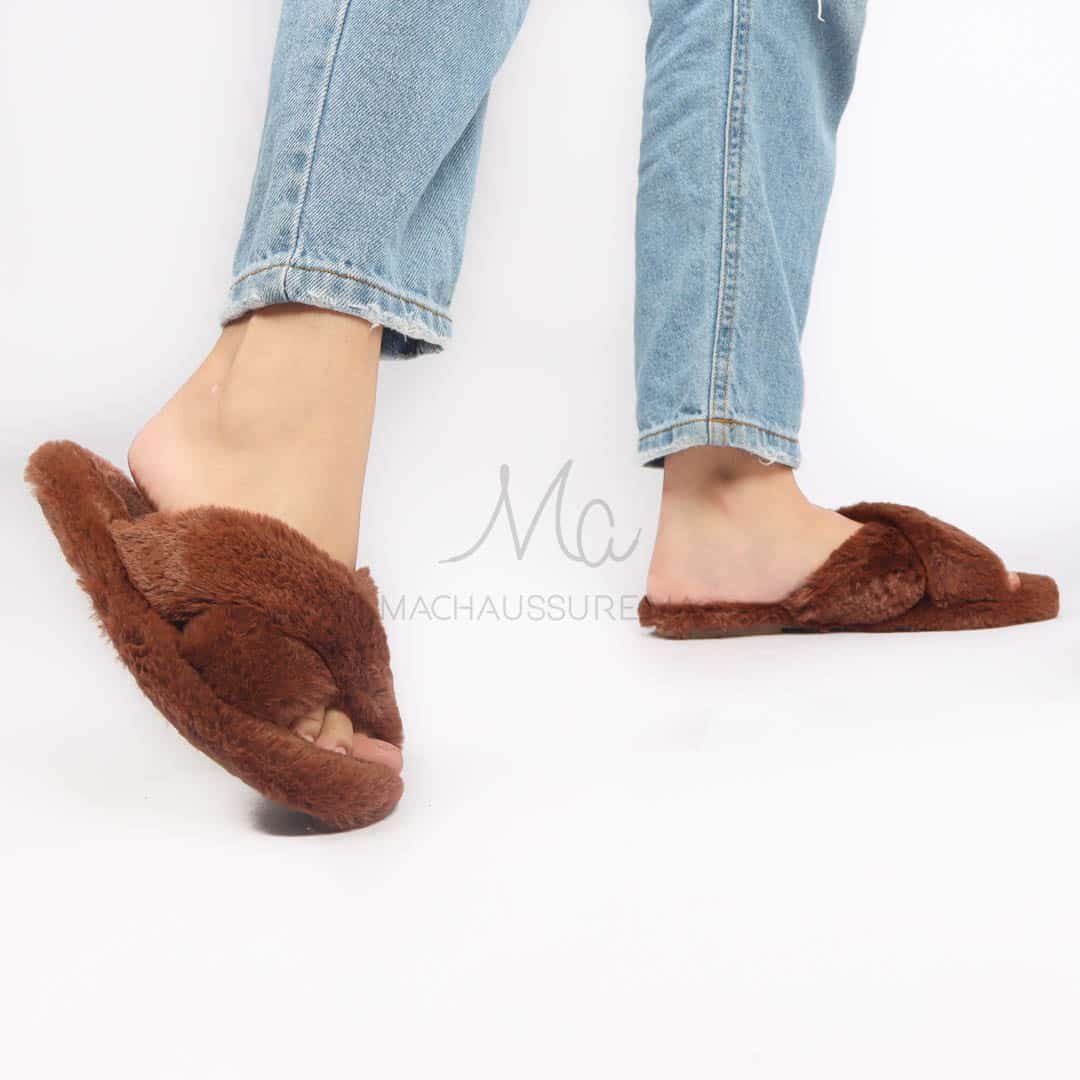 Shaggy - Pantoufle en Marron.