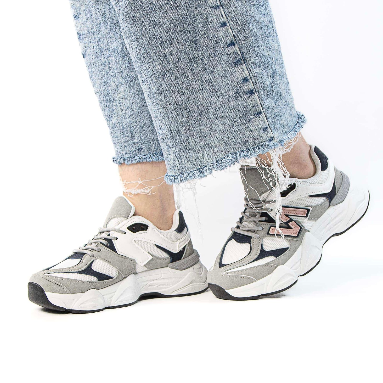 Skyline – Baskets Femmes en Gris.