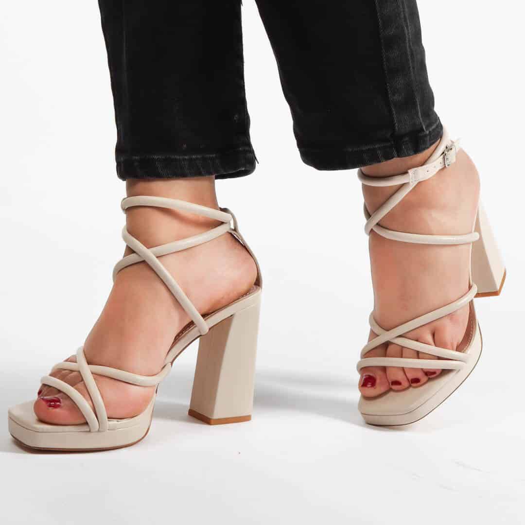 Irisé – Sandales à talon Beige.