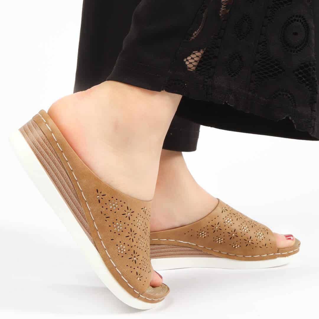 RelaxFit - Sandales confortables en Tabac.