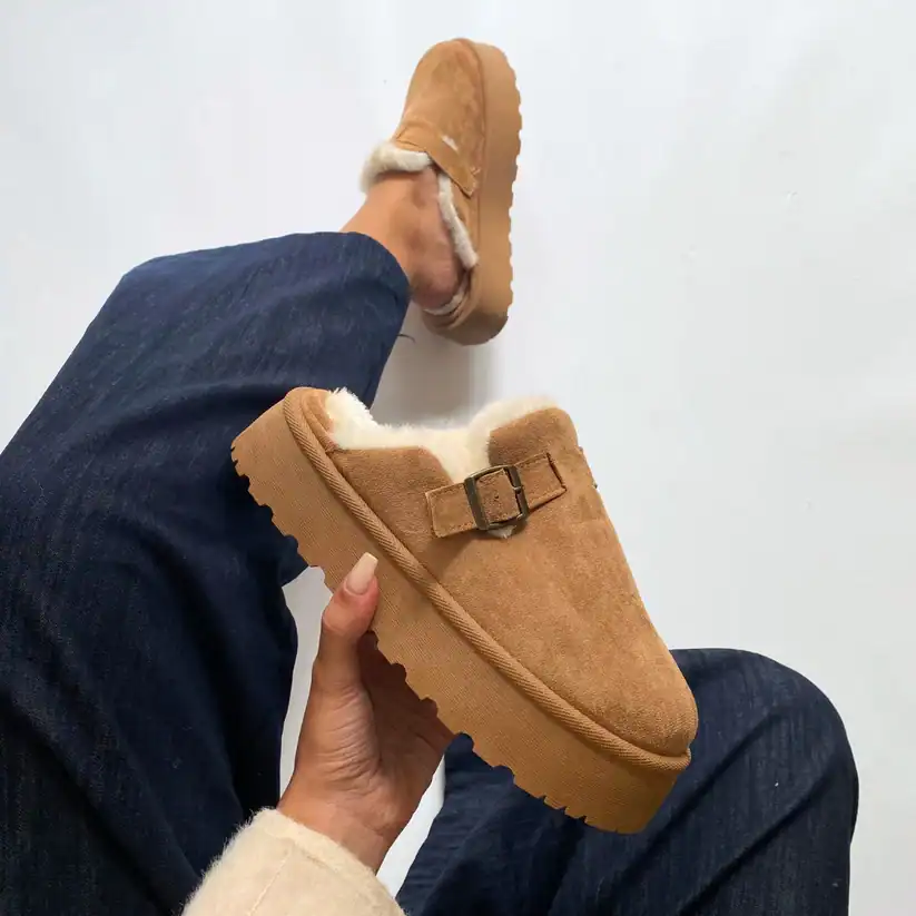 Elan - Chaussons à plateforme en Tabac.